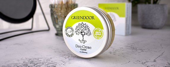 Greendoor Deo Creme Crystal auf einem Tisch in modernem Raum